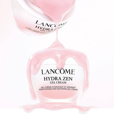 <p>Lancome ilk kez doğal kokenli Centifolia gulu ekstraktını, biyoteknoloji ile elde edilen cildi nemlendiren ve yatıştıran aktiflerle bir araya getiriyor:<br>Onceki formule kıyasla artık 10 kat daha konsantre* Hyaluronic Acid ve %97** doğal kokenli formulde kapsullenmiş Bisabolol.</p>
<p>*onceki formule kıyasla<br>**kalan %3, formulun performansına, duyusal deneyimine ve stabilitesine katkıda bulunur</p>