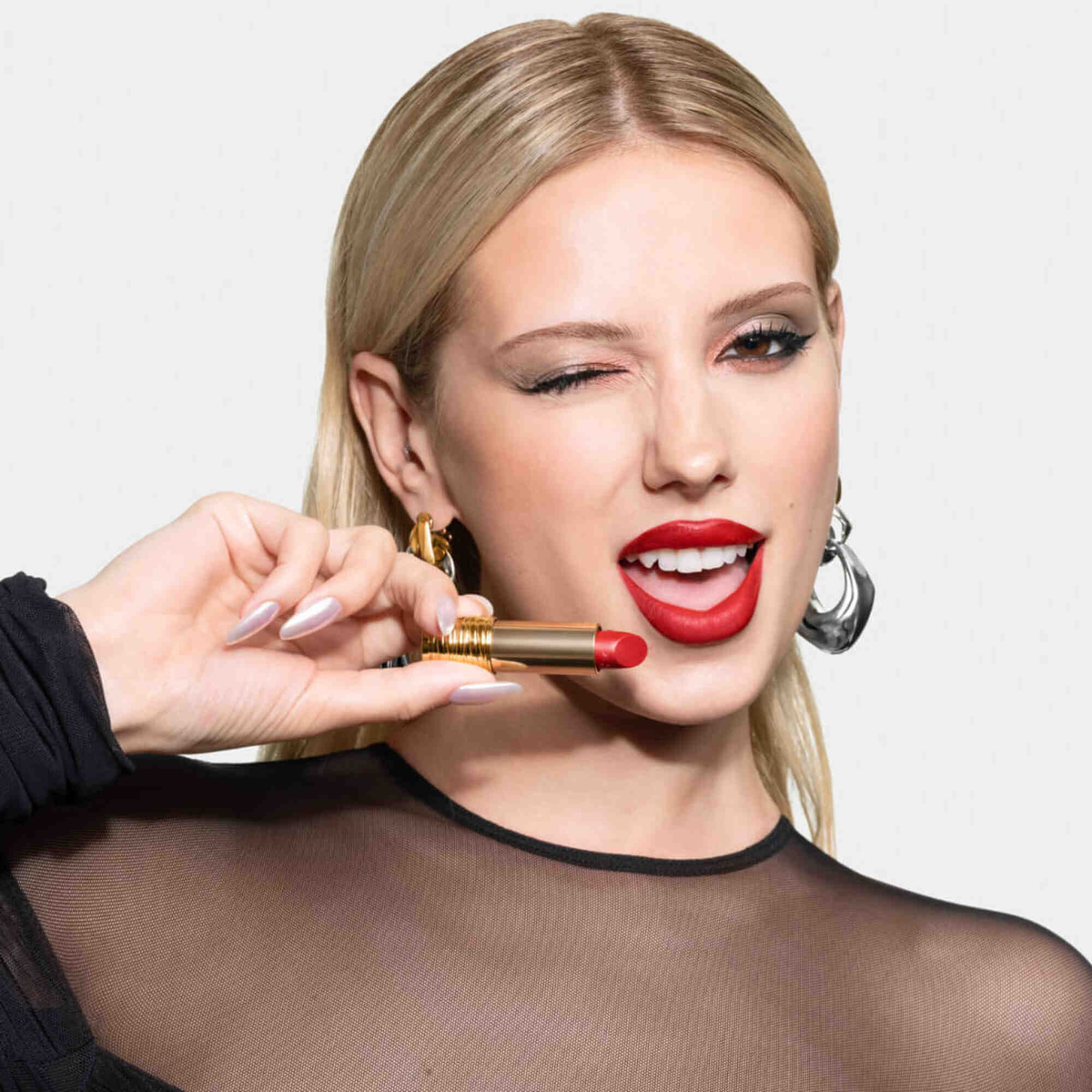 Kırmızı Ruj Makyajında Far Seçimi